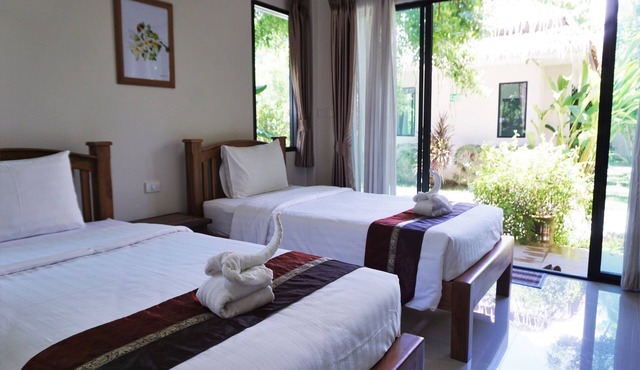 Papa's Home and Rabbit cafe in Chom Thong