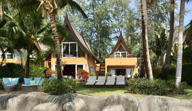 Perfect beachfront location, 5 bedrooms, incredible sunsets ... in Ko Chang
