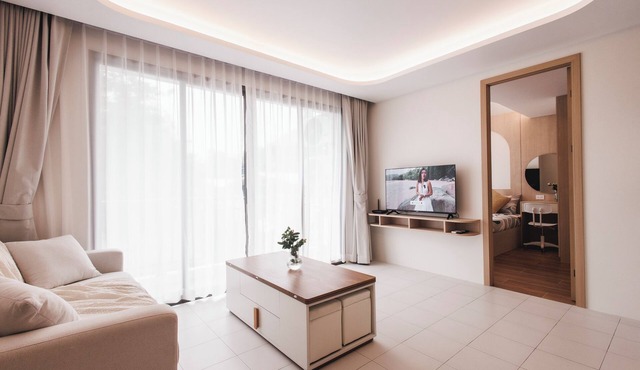 Premium 2BR Kamala Beach, Pool, Gym & Shuttle Bus 305 in Tambon Kamala