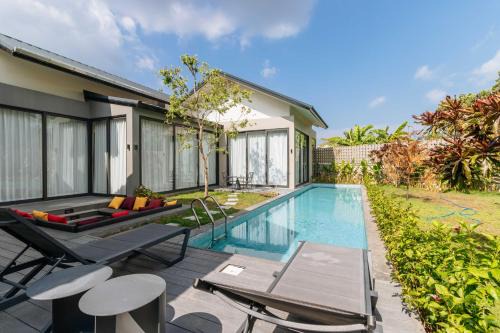 Private 3BR Pool Villa Near Bang Tao Beach V312 in Ban Na Sat