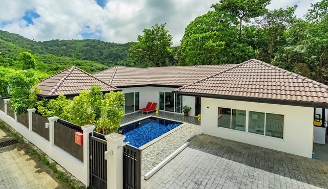 Private Pool Villa 4 bedrooms for family in Phuket