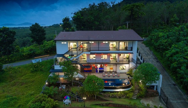 Private pool villa Nap Dau Crown for Family and Friends/Private Chef available in ต.ฉลอง