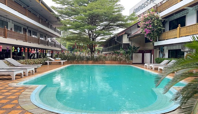 Private Twin w/Shared Bath | Simple & Clean in Chiang Mai