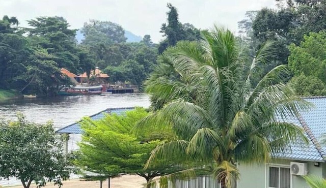 Private villa along Teuk chhou in Kampot province in Terkchu