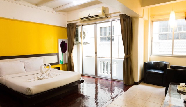 Ramkhamhaeng 42 by Roomquest in bangkok