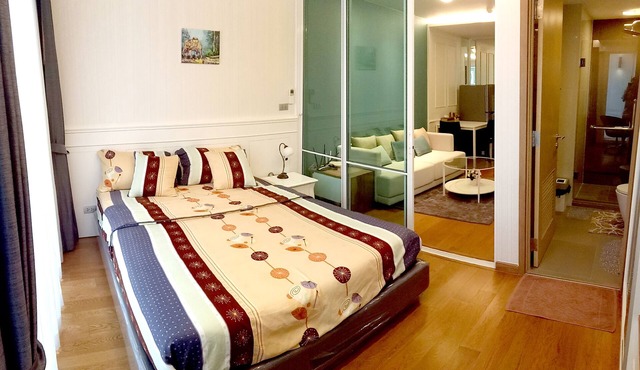 Resort Style Condo @Heart of Bangkok- Quiet location- Fast Wifi -24 Hour Checkin in Bangkok