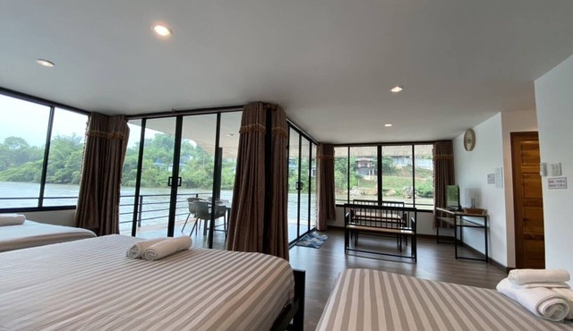 Riverside Hill Resort & Restaurant in Sai Yok