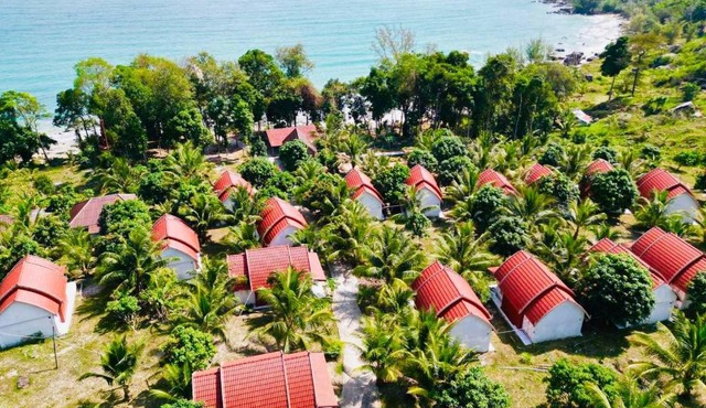 Romny Cozybay Bungalows in Koh Rong Sanloem