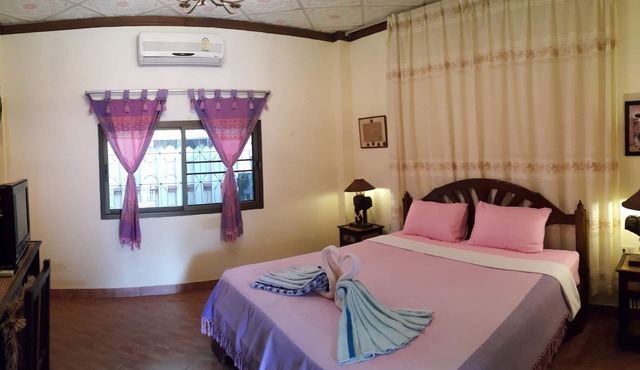 Room bali 21 - 1 Double bed with half-board and daily outings included in Rayong