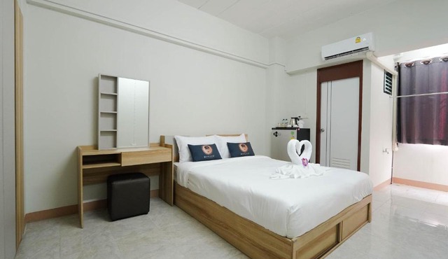 RoomQuest SPS Hotel and Residence in Ban Bang Khan