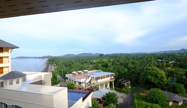 Royal Hill Satun Hotel in La-ngu