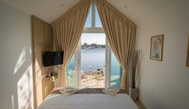 Saksiam Lakeside Resort in Sai Noi