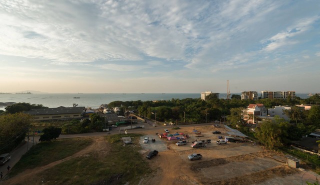 Sea Breeze Apartment@Sriracha Chonburi