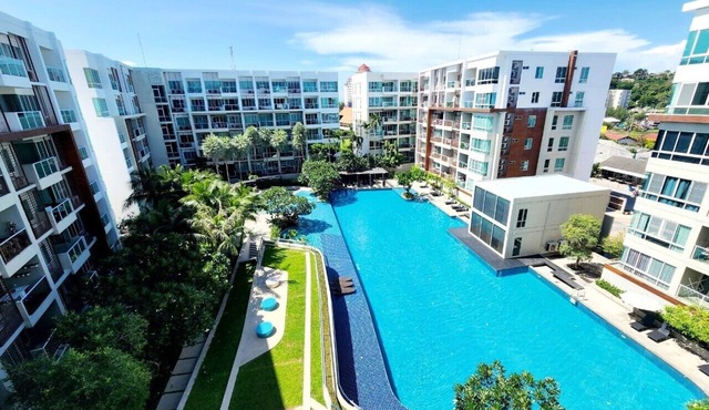 SEA CRAZE CONDO, 2 bedroom 2 bathroom Walking distance to Khao Takiab beach . in Nong Kae