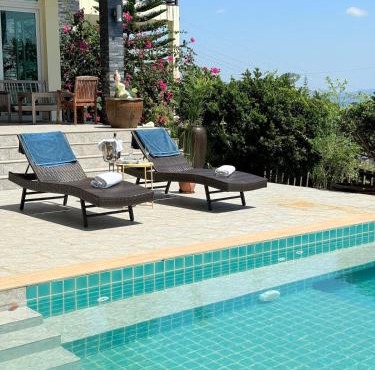 Sea View Luxury Mansion, Pool & Jacuzzi - Koh Chang in Ko Chang