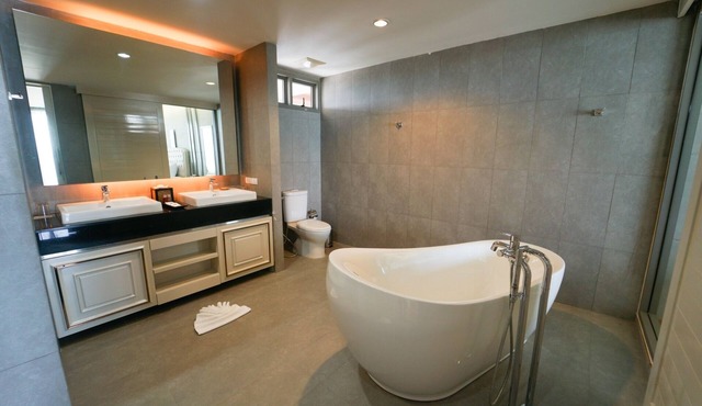 Serene Phla resort and restaurant in Ban Chang