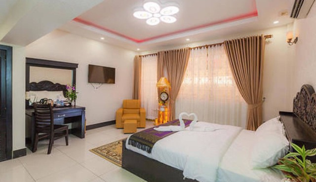 Seventh Heaven Hotel and High Bar in Phnom Penh