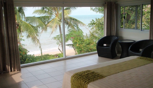 Shamabala Private and Spacious 4-bedroom beachfront Villa in Bang Por Koh Samui in Koh Samui