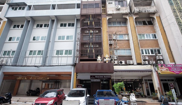 SkyLink Homes Deluxe Apartment - BTS Chidlom & Airport Link Prattunam Station in Ratchathewi