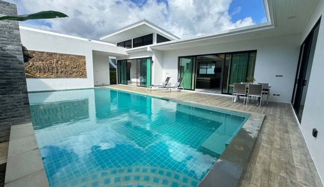 SKYPOOL,new brand villa with big private in Tambon Rawai