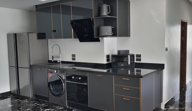 Spacious 4-bedroom apartment with WiFi, AC in fantastic LUXURY in Tambon Patong