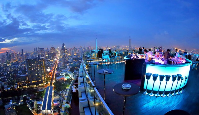 Spacious Luxury Condo: Rooftop pool, Gym & Garden @ BTS Phrom Phong in kongton Klongtoei