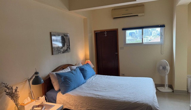 Spanish inspired, 1-bedroom, rooftop apartment in phenomenal Bangkok with AC in Bangkok