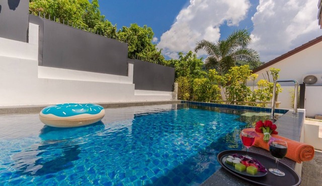Star villa 2 bedrooms/Private swimming pool for family in Tambon Chalong