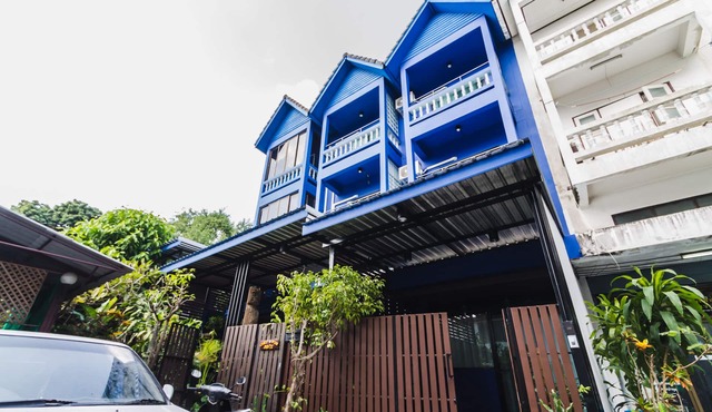 Stay in The Private Art Gallery in The Heart of Chiangmai , at Chez Pom @ 9 in Muang Chiangmai