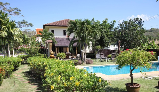 Stunning 4 bedroom private pool Villa in Tambon Sa Khu