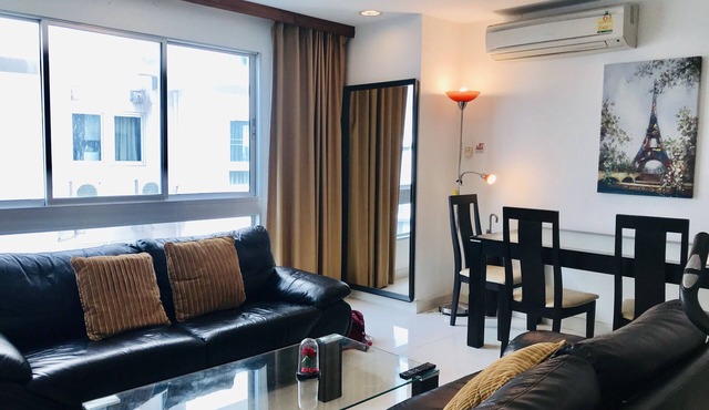 Stunning Apartment at a Bargain price, close to MRT, markets, shops in Samrongnue