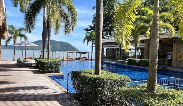 Stunning Ocean View Studio Apartment in Tambon Rawai