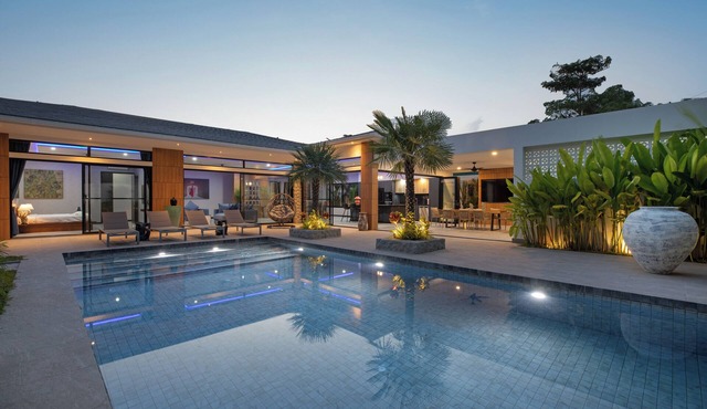 Stylish 4 bdrs new brand pool villa at Rawai in Tambon Rawai