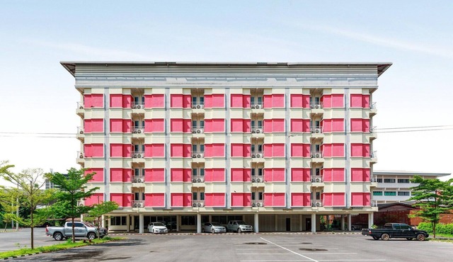 Stylish Double Haven | Vresotel Deluxe Stay in Nonthaburi