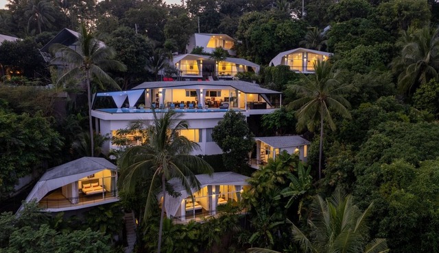 Suan Kachamudee Group Getaway: 11BR Seaview Villa Retreat in Surat Thani