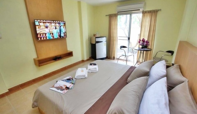 Suklutai Hotel & Serviced Apartment in Bang Khla