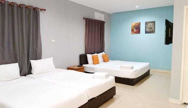 Sunrise Resort in Bang Saphan