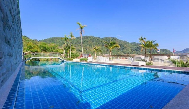 Superior Jacuzzi suite ocean front in Patong (B) in Tambon Patong