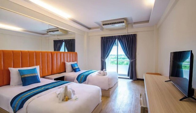 Tara Lake Hotel in Bangkok