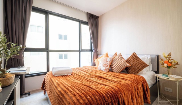 Cozy Spacious Living SkyPool 2 Min Walk To Beach in Bang Lamung District Muang Pattaya