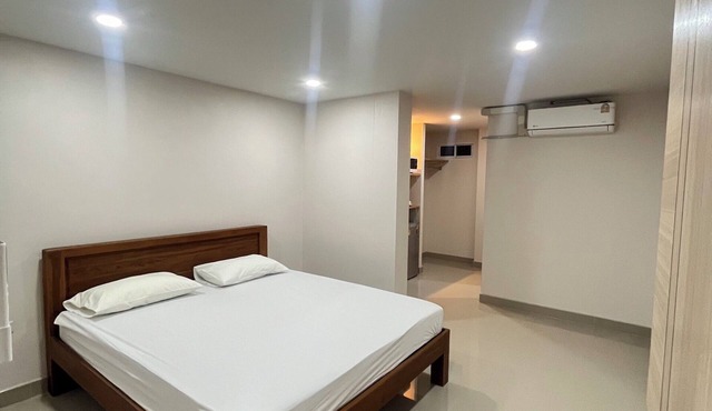 Cozy 1-bedroom apartment near BKK airport with AC, WiFi in Tambon Bang Chalong Amphoe Bang plee