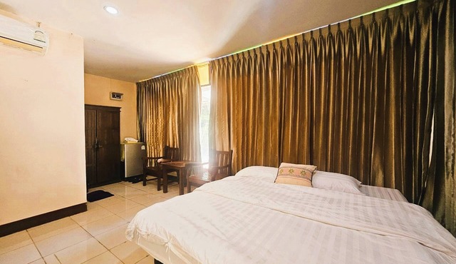 Thai Gallery Baantawai in Hang Dong