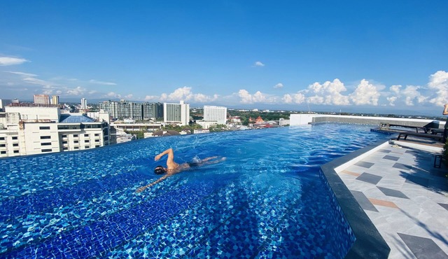 The Astra Sky River｜Luxury Suite/Soft King BED｜150m rooftop infinity pool in Chang Wat Chiang Mai