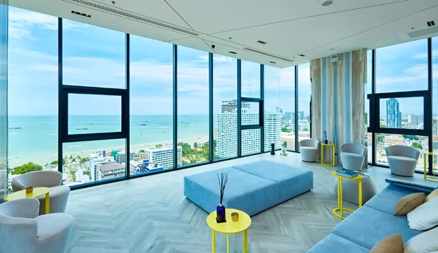 The Base Central Pattaya - Rooftop Pool in Muang Pattaya