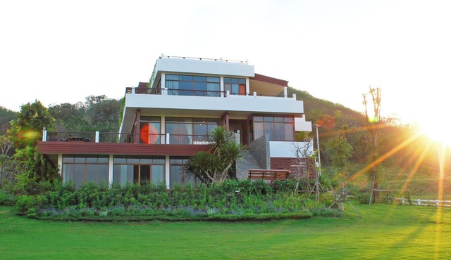 The Belmont Khao Yai Private Mansion in Tambon Khanong Phra