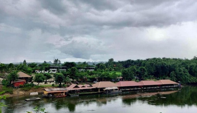 The Raft Land Resort in Hin Dat