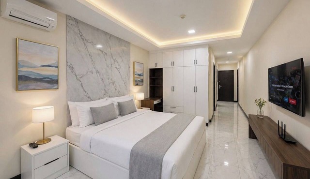 The Royal minimum condo Orkide Phnom Penh with AC and gym in Phnom Penh