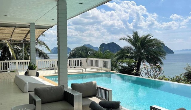 The Sunny Hill Estate - 240° Sea Views + Helipad in Bo Hin