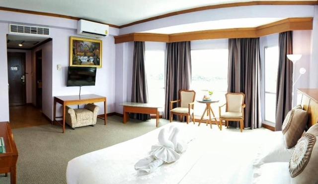 The Viangtak Riverside Hotel in Tak