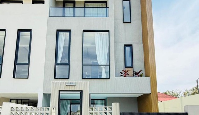 The White Heaven 4BR KTV BBQ Rooftop Swimming pool in Pattaya